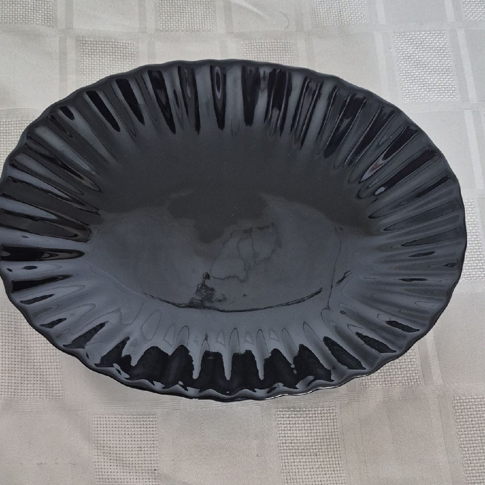 Elegant Black Serveware Bowl - Picture 3 of 16